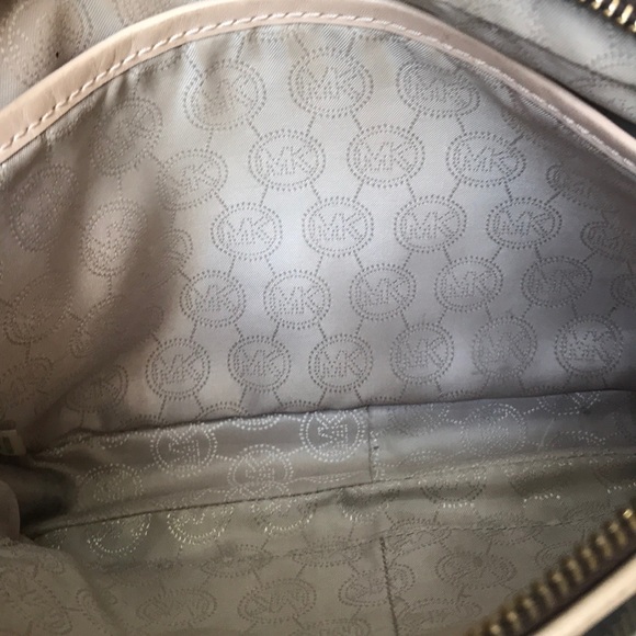 Michael Kors East/West Cross Body - Picture 5 of 5